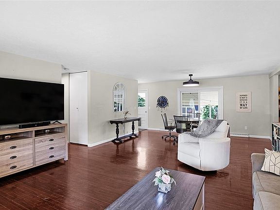 5th image of 3318 Valley Forge Dr