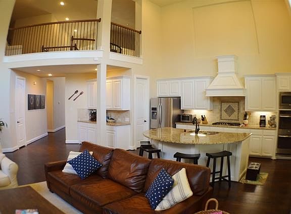 3rd image of 2805 Mountain Creek Dr