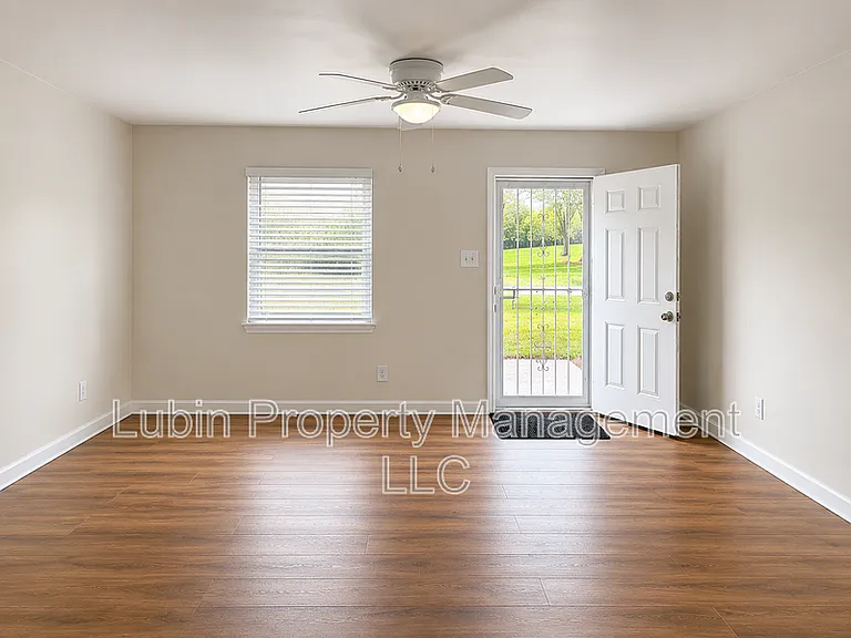 488 Burlington Cir — Photo 2