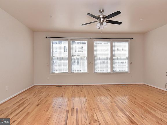 2nd image of 26767 Chatham Ln Unit B195