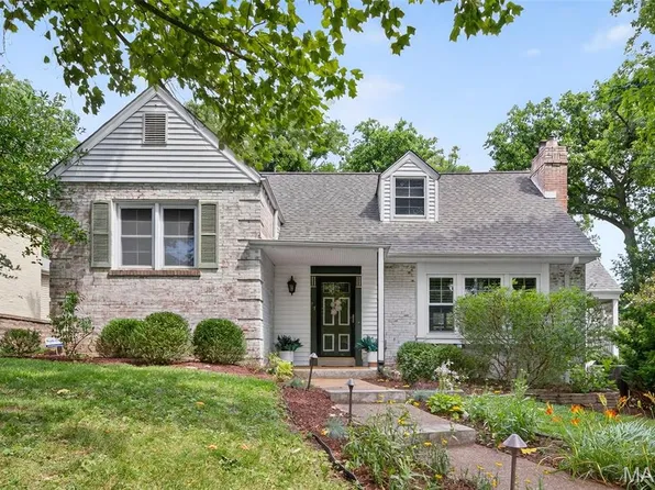 17 Hillard Rd, Saint Louis, MO 63122