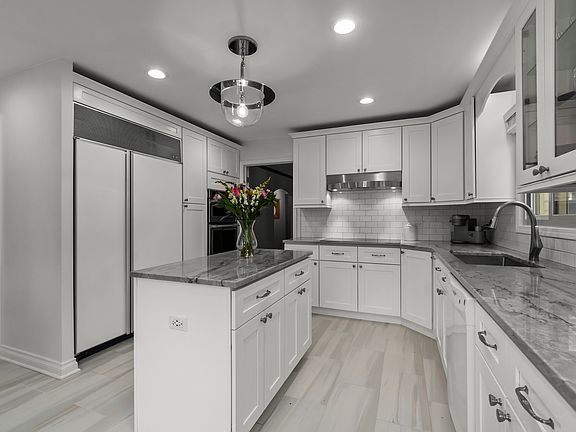 3rd image of 1682 Cavell Ave