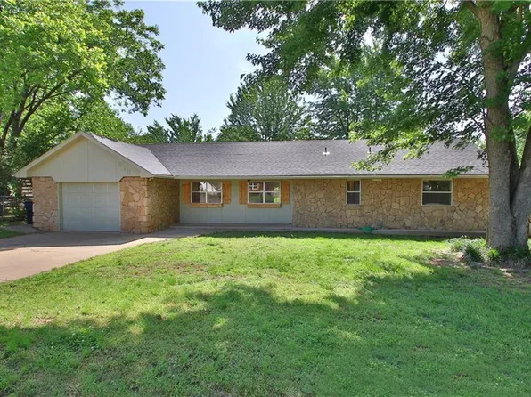 213 S 6th St, Noble, OK 73068