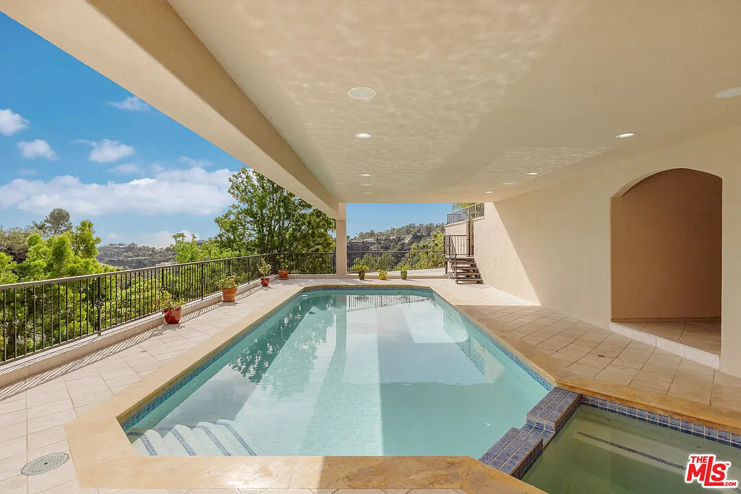 6 bed, 6.5 bath, 7049 sqft, $23,000 — Photo 4
