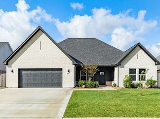 2 Greystone Ct, Angleton, TX 77515