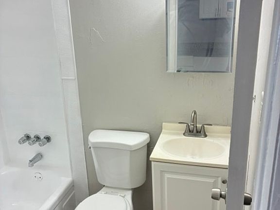 5th image of 2146 Inwood Ter APT 7