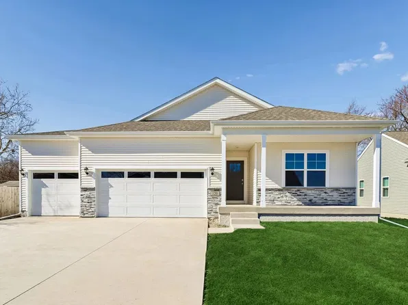 960 Hillside Pl, Polk City, IA 50226