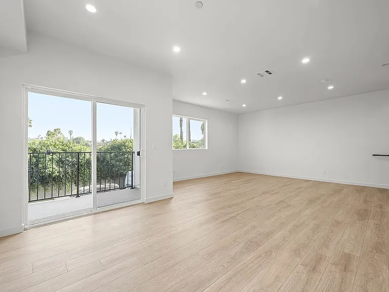 415 1/2 N La Fayette Park Pl — Photo 6