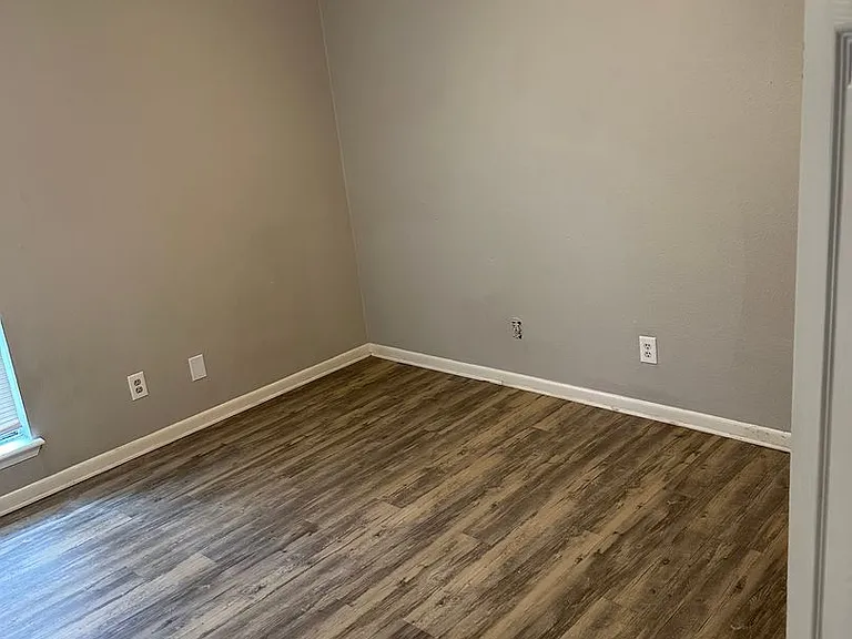 506 Ivanhoe Dr — Photo 6