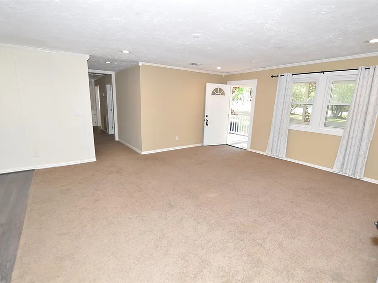 208 Blue Lake Dr — Photo 11