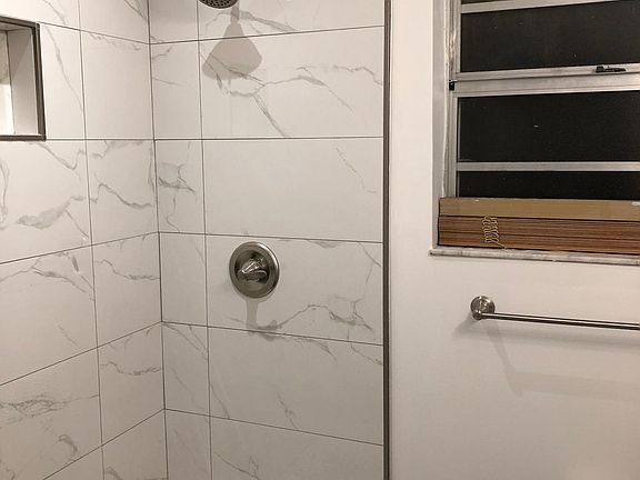 4th image of 1325 Meridian Ave