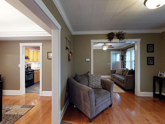 2nd image of 312 N Green St