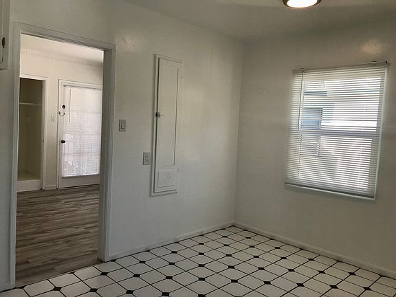 5th image of 2630 1/2 S Sepulveda Blvd