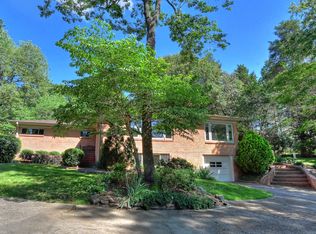 1320 Blueberry Ln, Charlotte, NC 28226