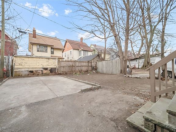 4th image of 419 E 112th St