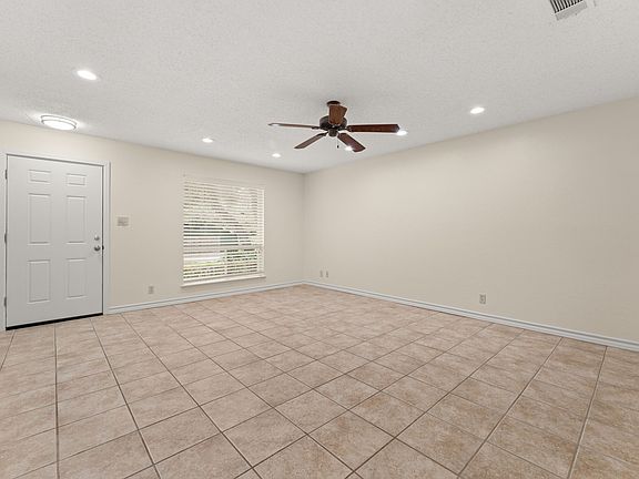3rd image of 4823 Gray Fox Dr