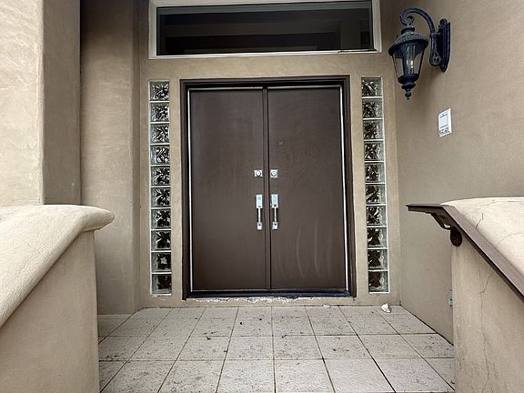 4th image of 681 Knight Ln