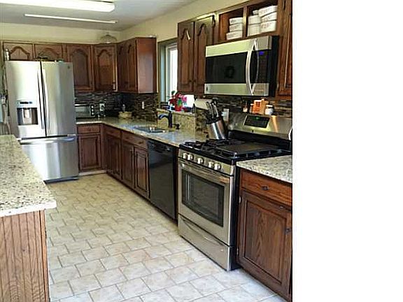 4th image of 40 Herman Ave