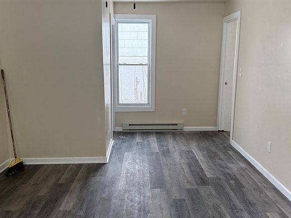 3rd image of 37 Hayes St