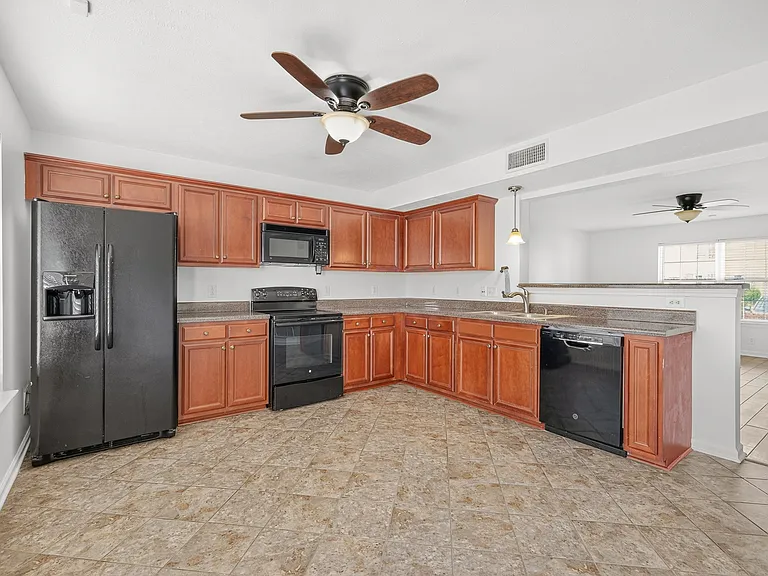 407 Arapaho Dr — Photo 13
