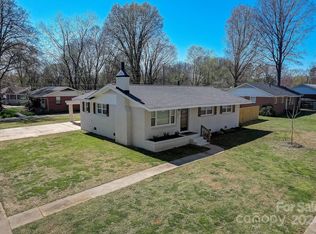 1016 Vickery Dr, Charlotte, NC 28215