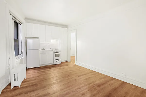 Rented by B Gans Management | media 8