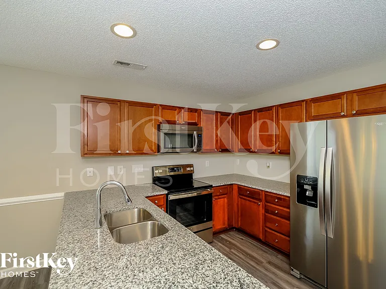 1716 Northside Dr — Photo 7