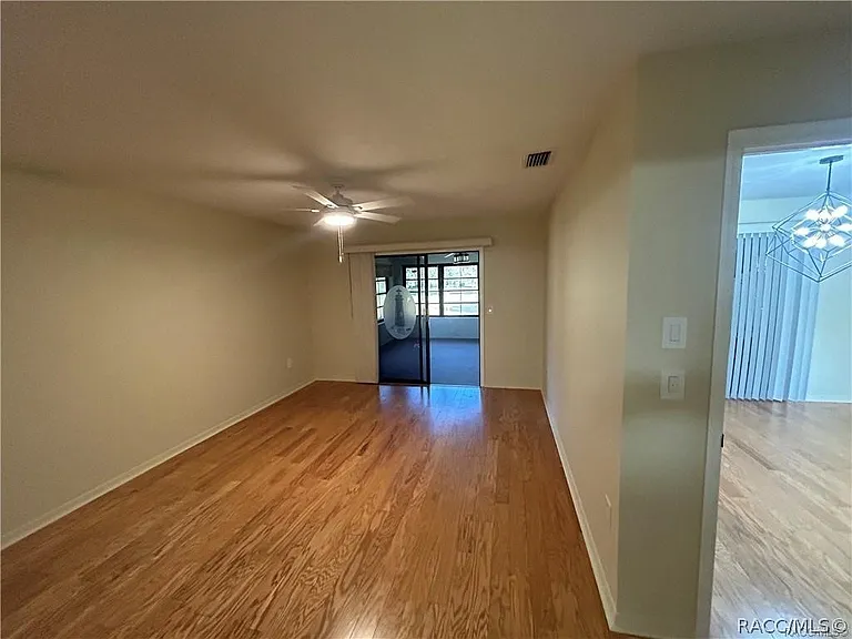 515 E Falconry Ct — Photo 18