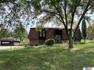 6500 Eastshore Dr, Lincoln, NE 68516