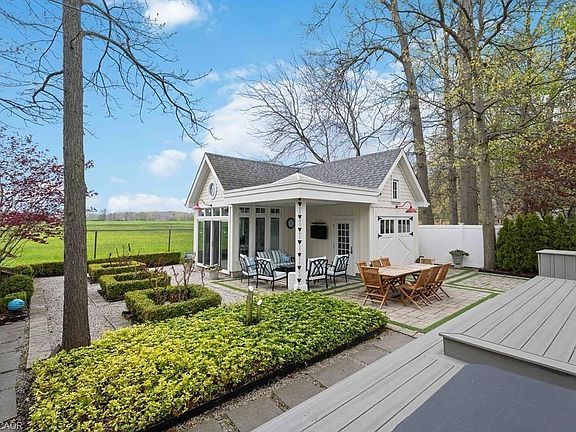 3rd image of 20 Shakespeare Ave