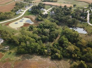 Oak Hills Cir, Pella, IA 50219