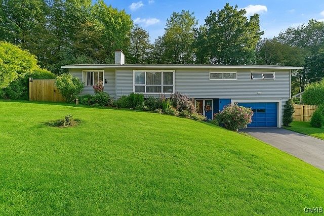1st image of 304 Southfield Dr