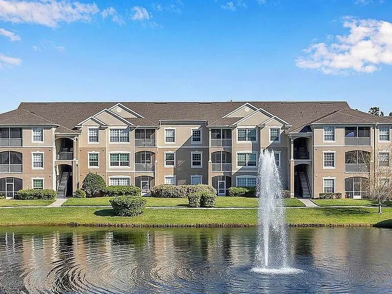 10550 Baymeadows Rd — Photo 2