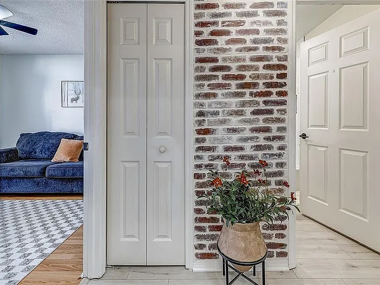 814 Brightview Dr — Photo 18
