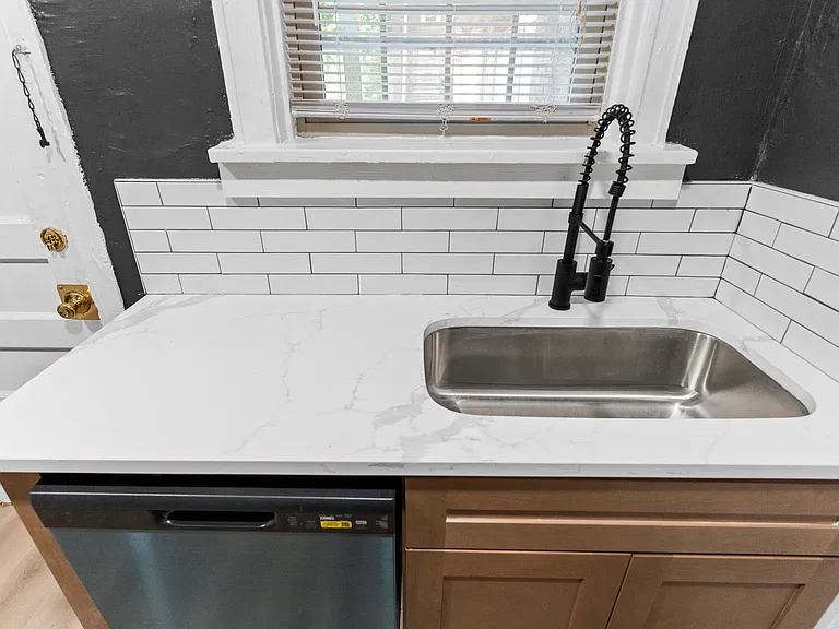 554 Limit Ave #304 — Photo 12