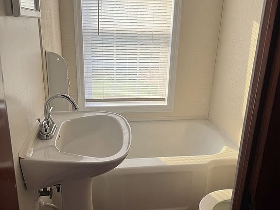 5th image of 130 Spring Valley St