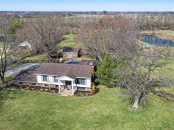 3rd image of 422 Bourbon Acres Rd