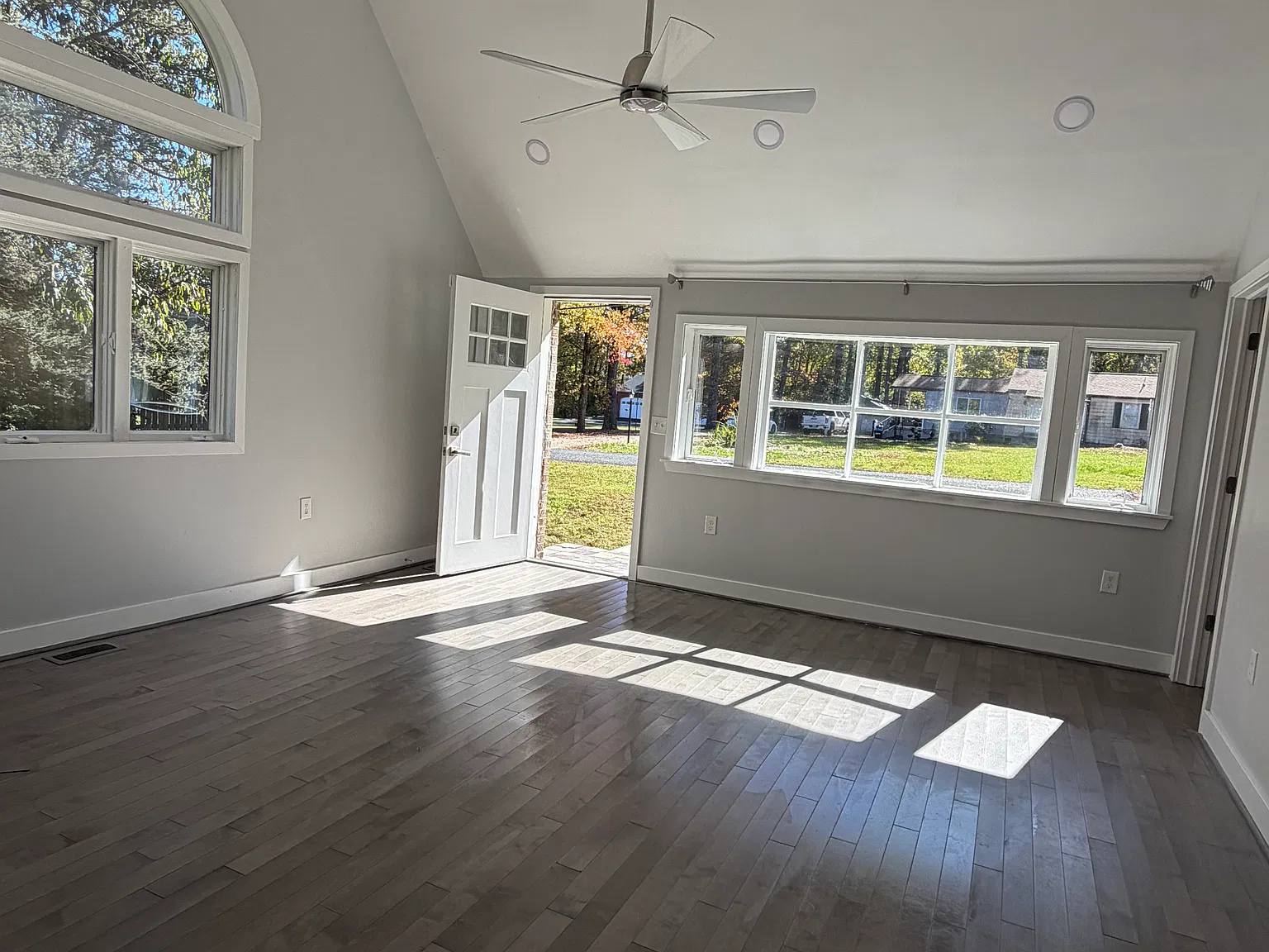 3 bed, 1600 sqft, $2,900 — Photo 4