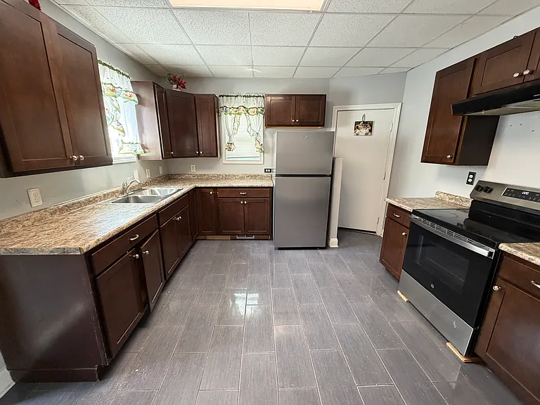 10 Dow St #1 — Photo 2