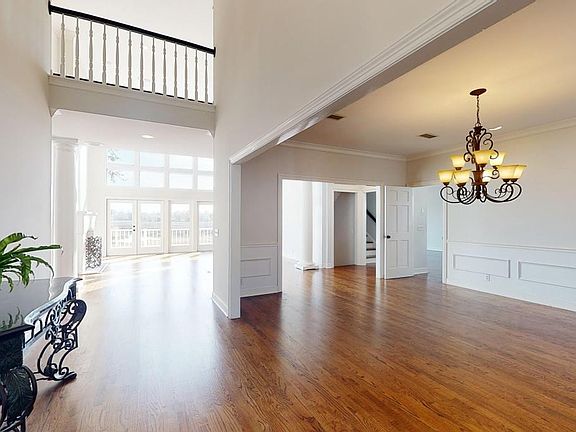5th image of 816 Hamilton Landing Dr