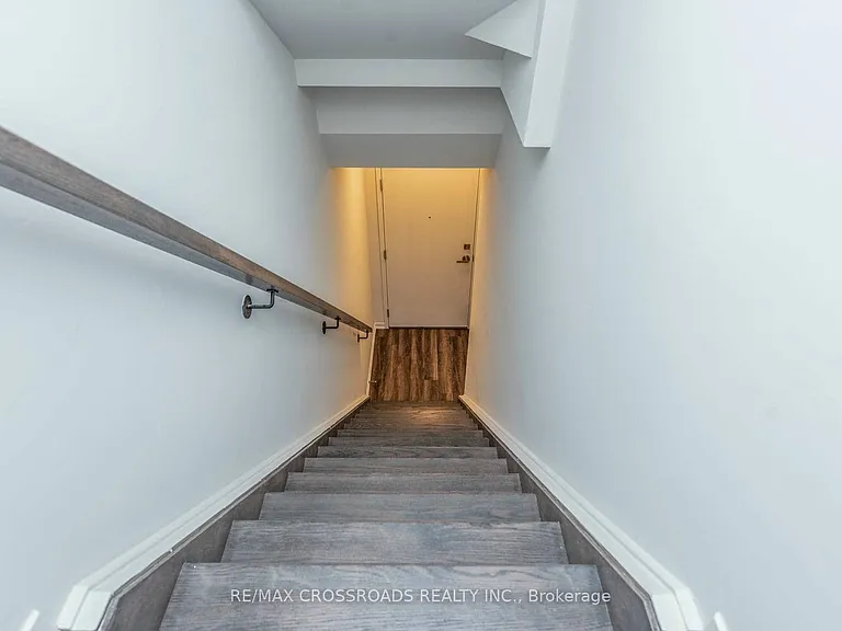 140 Honeycrisp Cres #292 — Photo 4