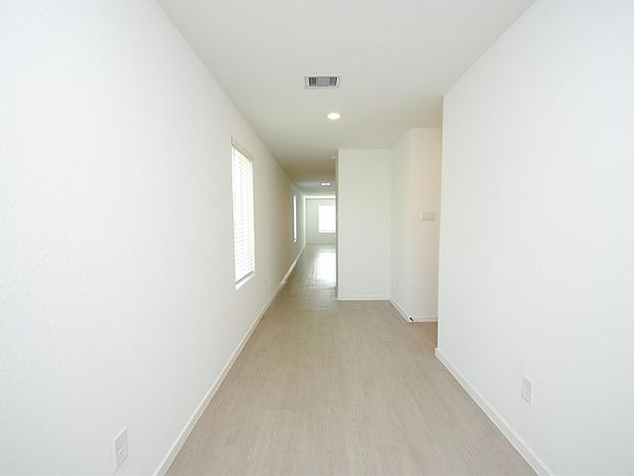 4th image of 305 Brandi Dr