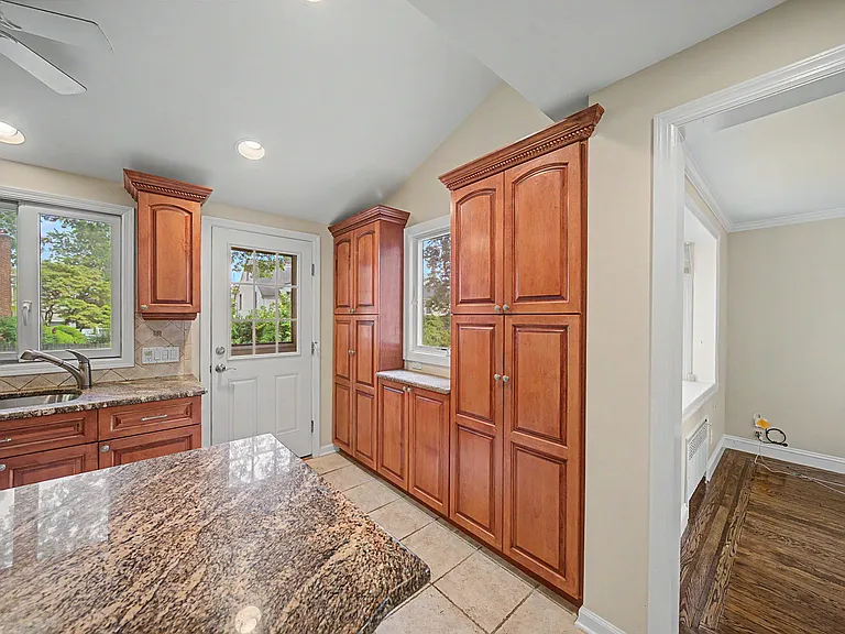 34 Esmond Pl — Photo 4
