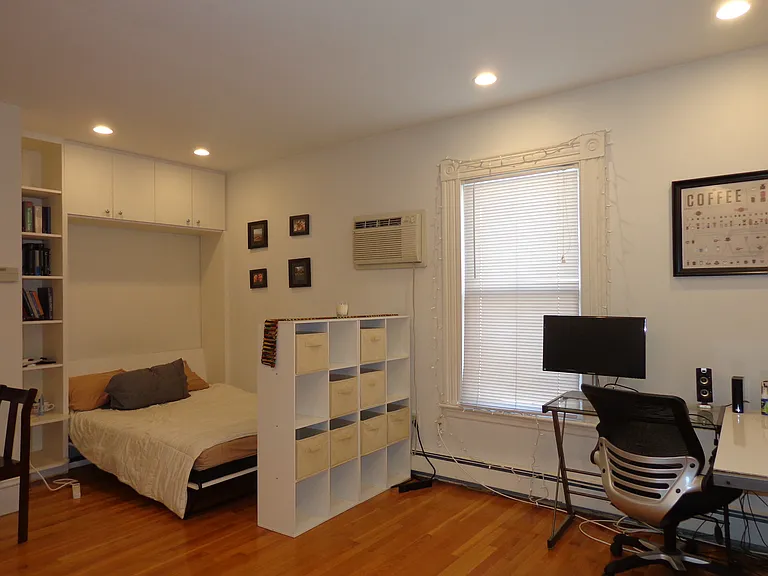17 Centre St #2R — Photo 7