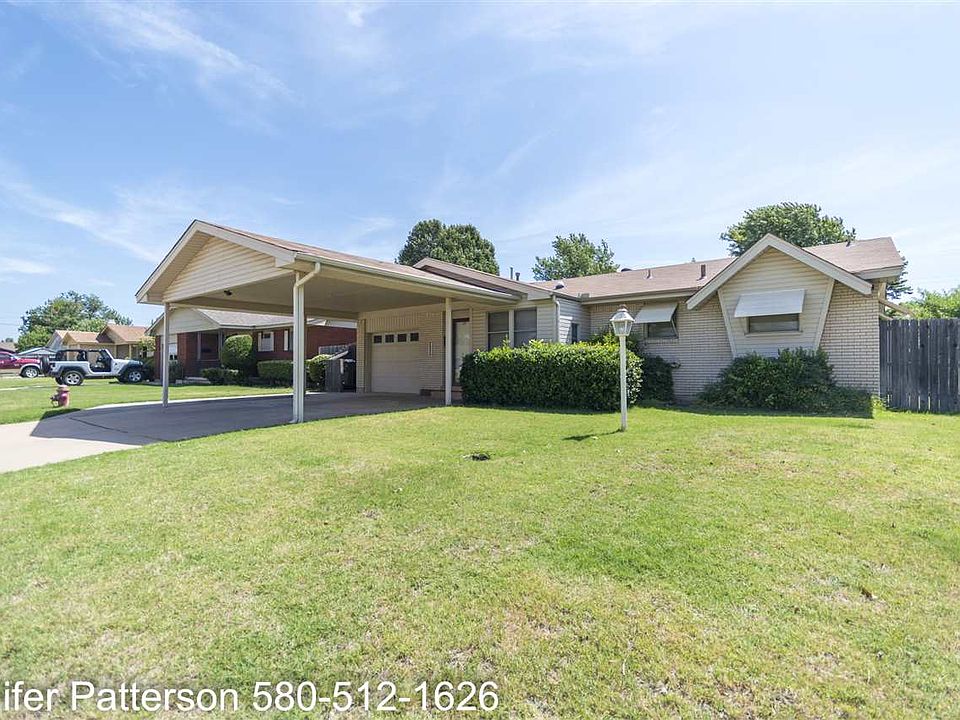 1st image of 425 NW Woodland Dr