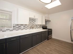 2001 -2005 Colony Street