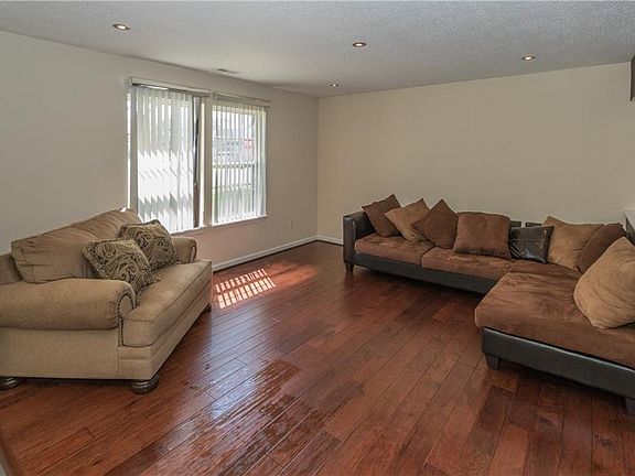 3rd image of 5697 Loudon Dr