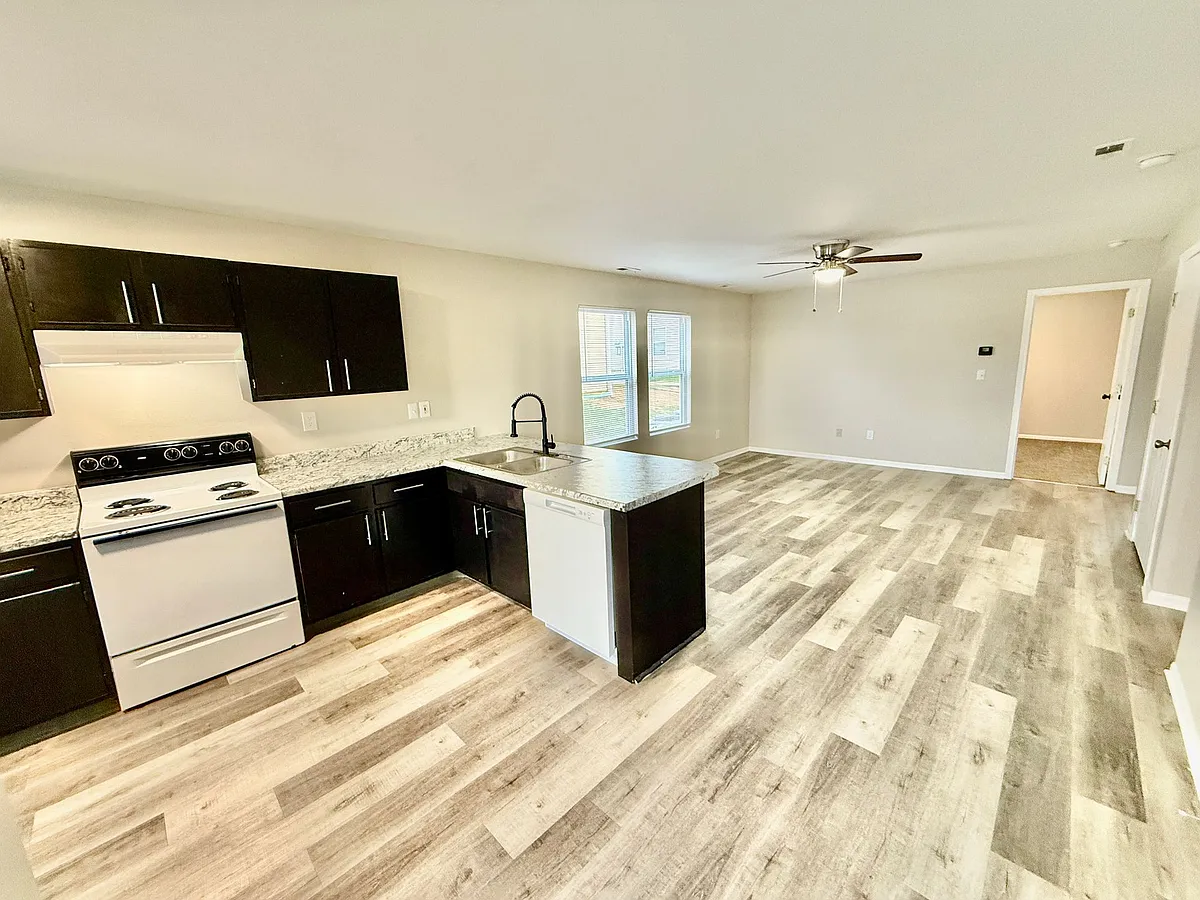 Building Photo - Main Street Apartments