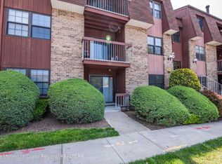 61A Golden Sq #611, Woodbridge, NJ 07095