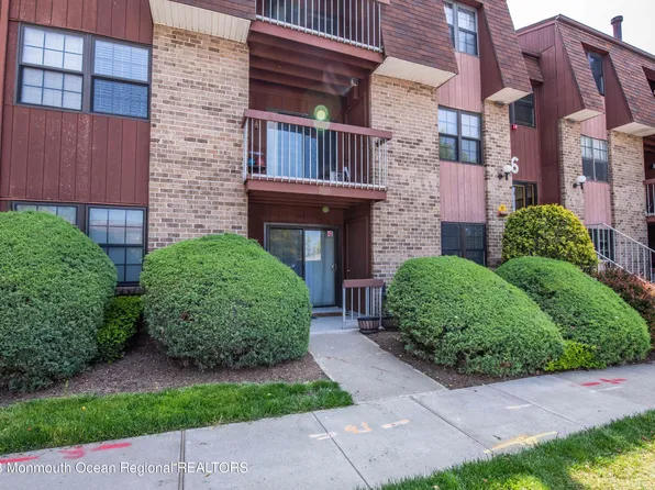 61A Golden Court #611, Woodbridge, NJ 07095